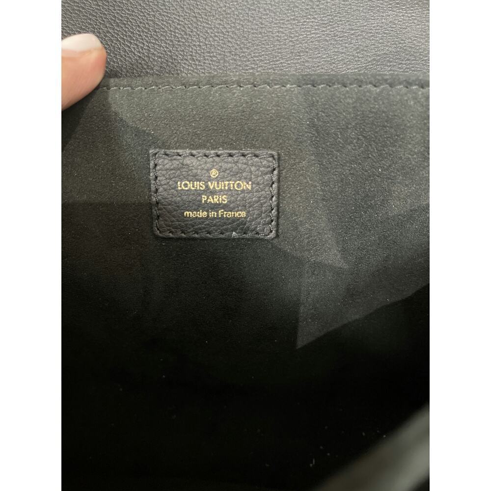 Louis Vuitton Lockme Chain PM Bag in Black - Like New Condition - Picture 6 of 7